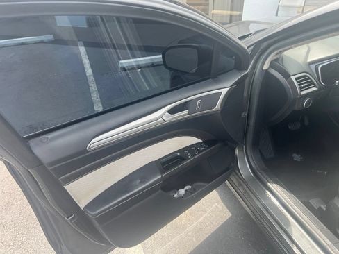 Used 2019 Ford Fusion SE w/ Equipment Group 151A FWD image 9