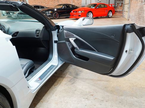 Used 2019 Chevrolet Corvette Stingray Coupe w/ 1LT RWD image 50