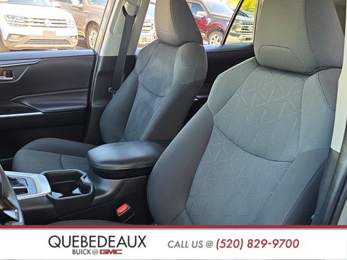 Used 2021 Toyota RAV4 XLE FWD image 13