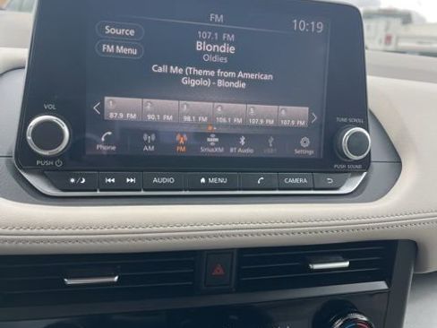 Used 2025 Nissan Rogue SV image 46