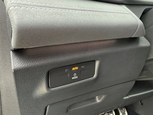 New 2026 Volkswagen Tiguan SE R-Line image 19