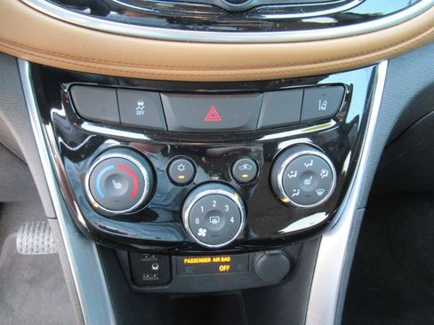 Used 2020 Chevrolet Trax Premier FWD image 26