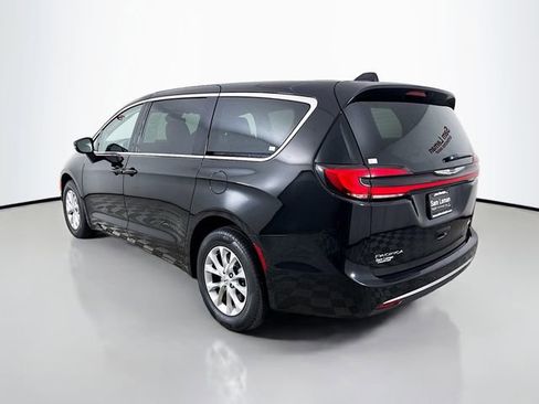 Used 2024 Chrysler Pacifica Touring-L AWD/4WD image 5