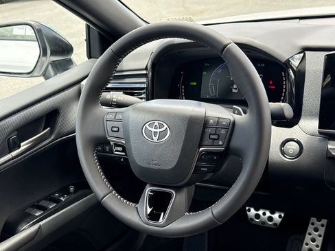 New 2026 Toyota Camry Hybrid FWD image 20
