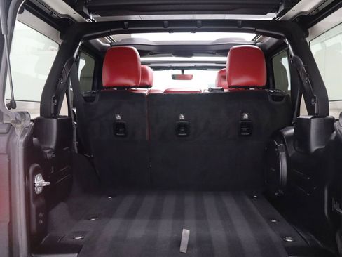 Used 2019 Jeep Wrangler Unlimited Sahara w/ Quick Order Package 24M Moab AWD/4WD image 10