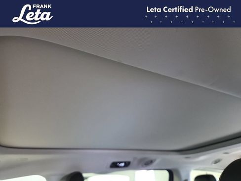 Used 2023 Chrysler Pacifica Limited FWD image 14