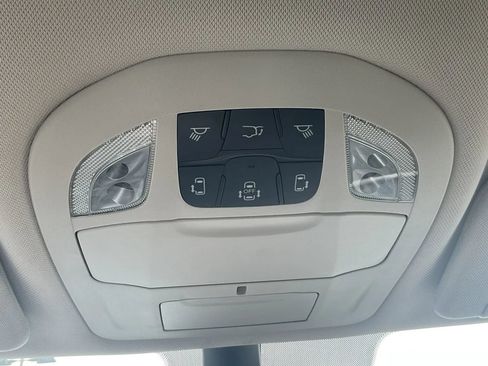 Used 2024 Chrysler Pacifica Touring-L FWD image 17