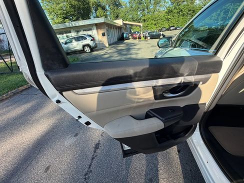 Used 2018 Honda CR-V LX image 20