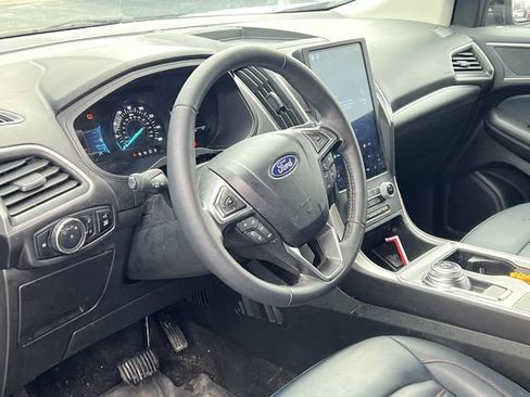 Used 2024 Ford Edge SEL w/ Sport Appearance Package image 9