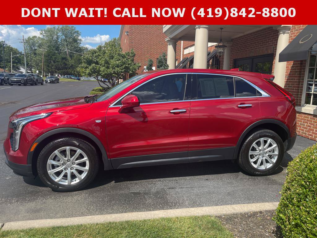 Used 2023 Cadillac XT4 Luxury w/ Cold Weather Package FWD image 11