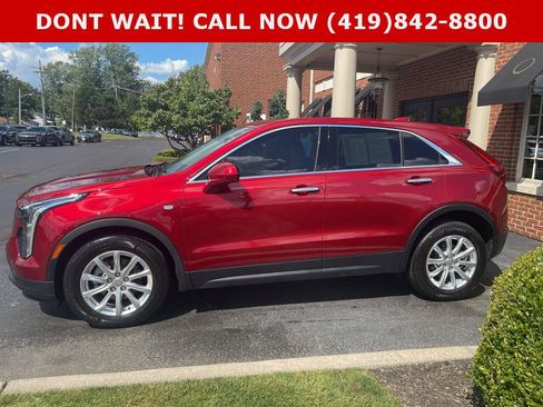 Used 2023 Cadillac XT4 Luxury w/ Cold Weather Package FWD image 11