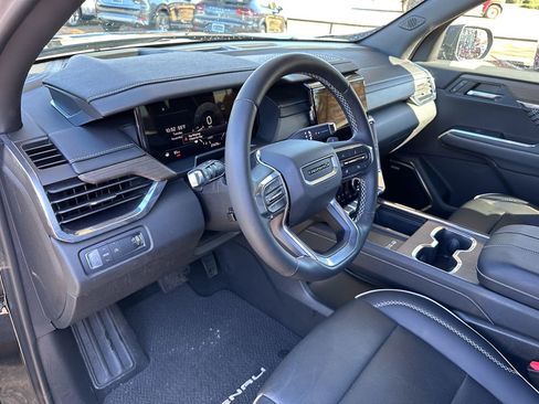 Used 2024 GMC Acadia Denali image 18