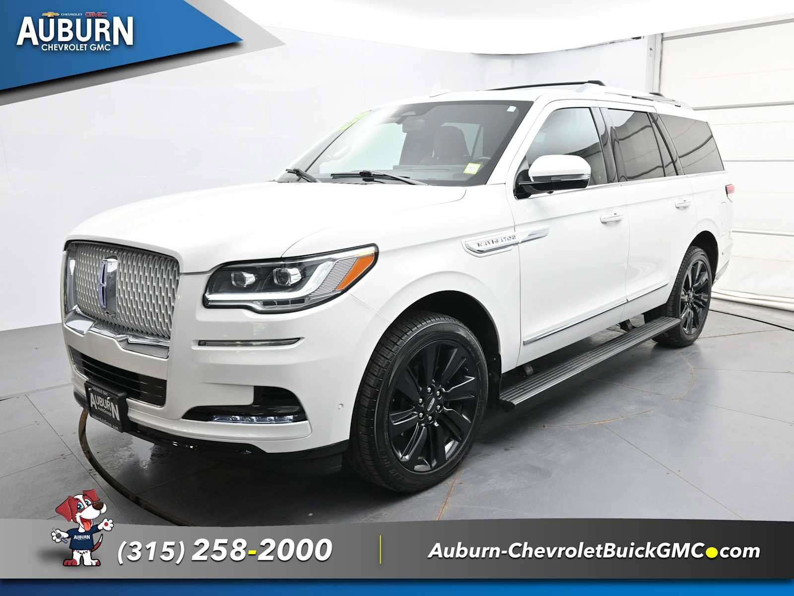 Used 2023 Lincoln Navigator Reserve AWD/4WD image 2