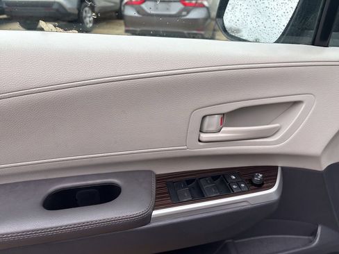 Used 2024 Toyota Sienna LE image 12