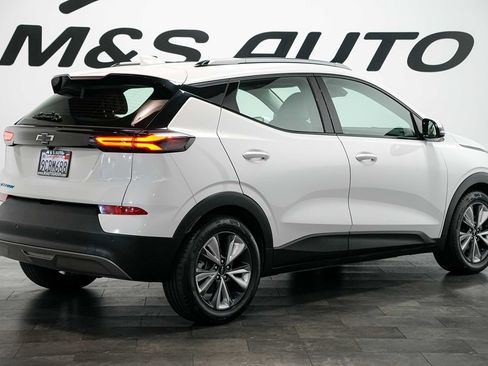 Used 2022 Chevrolet Bolt EUV LT w/ Convenience Package FWD image 5
