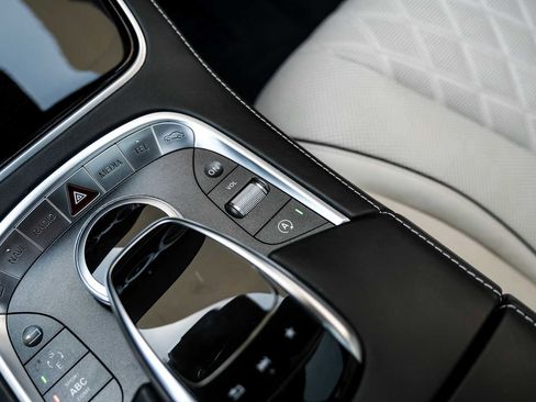 Used 2017 Mercedes-Benz S 550 Sedan image 28