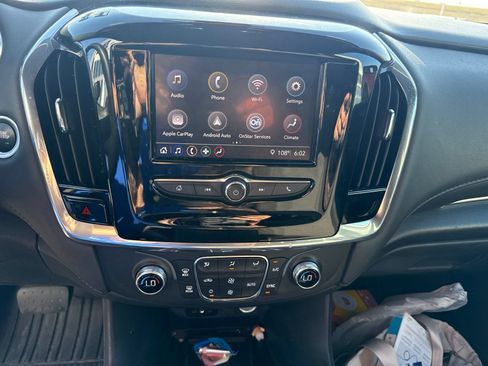 Used 2023 Chevrolet Traverse LT FWD image 19