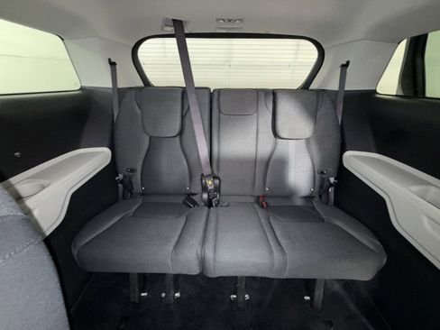Used 2023 Kia Carnival LX image 24