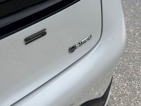Certified 2024 Toyota Prius LE FWD image 17