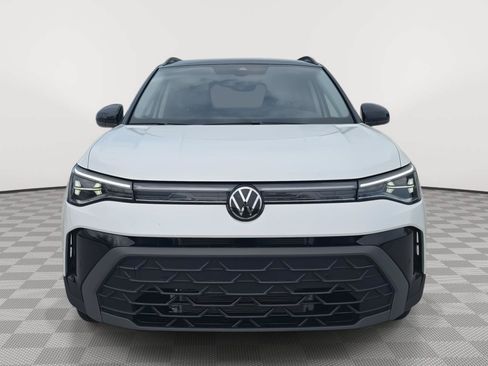 Used 2025 Volkswagen Taos SE AWD/4WD image 6