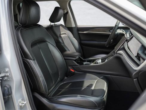 Used 2023 Jeep Grand Cherokee 4WD 4xe image 25