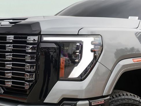 Certified 2025 GMC Sierra 2500 Denali Ultimate image 3