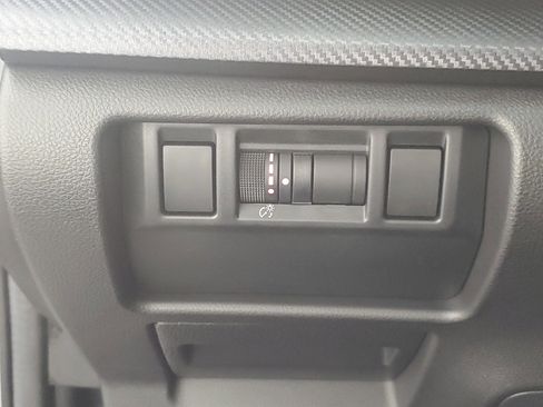 Used 2025 Subaru Crosstrek 2.5i Limited w/ Crosstrek Mirror Package image 28