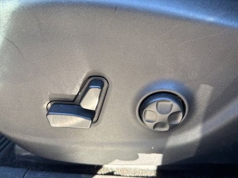 Used 2016 Jeep Cherokee Latitude w/ Cold Weather Group image 11