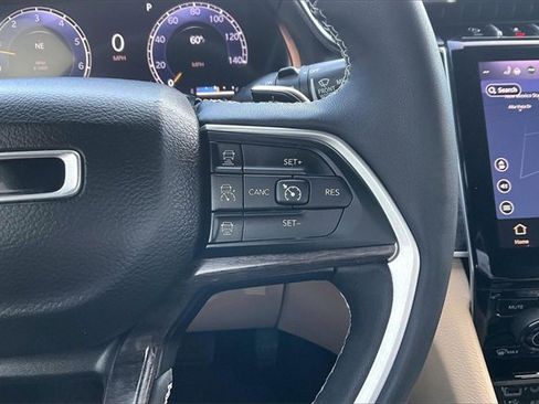 Used 2023 Jeep Grand Cherokee Limited image 21