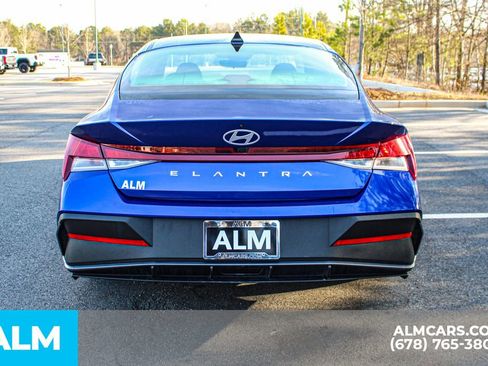 Used 2024 Hyundai Elantra SEL image 11