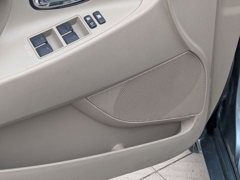 Used 2010 Toyota Camry SE image 16