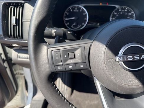 Used 2025 Nissan Pathfinder SV AWD/4WD image 12