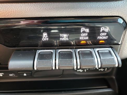 Used 2019 RAM 1500 Big Horn AWD/4WD image 19