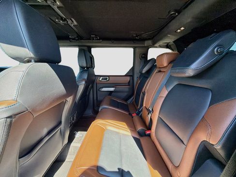 Used 2023 Ford Bronco Outer Banks w/ Sasquatch Package AWD/4WD image 26