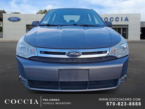 Used 2010 Ford Focus SE image 2