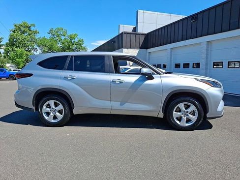 Certified 2025 Toyota Highlander LE FWD image 7
