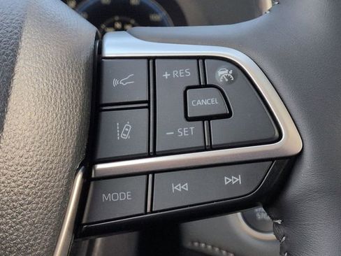 Used 2026 Toyota Highlander Platinum image 19