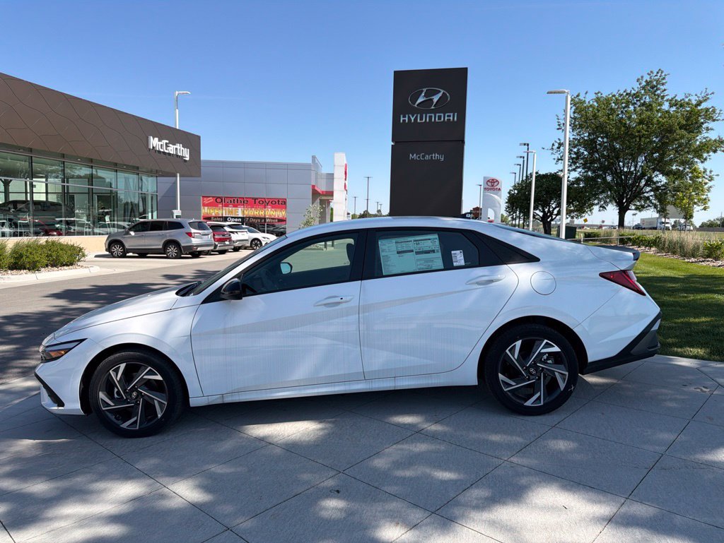 New 2025 Hyundai Elantra SEL FWD image 2
