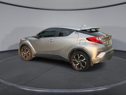 Used 2018 Toyota C-HR XLE FWD image 6