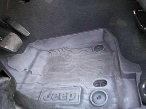 Used 2024 Jeep Gladiator Sport image 18