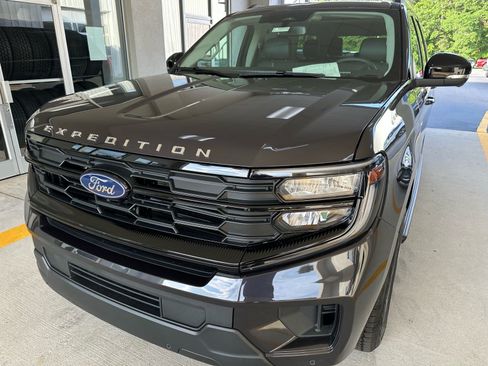 New 2026 Ford Expedition Max Active AWD/4WD image 1