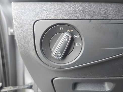 Used 2023 Volkswagen Tiguan SE R-Line image 18