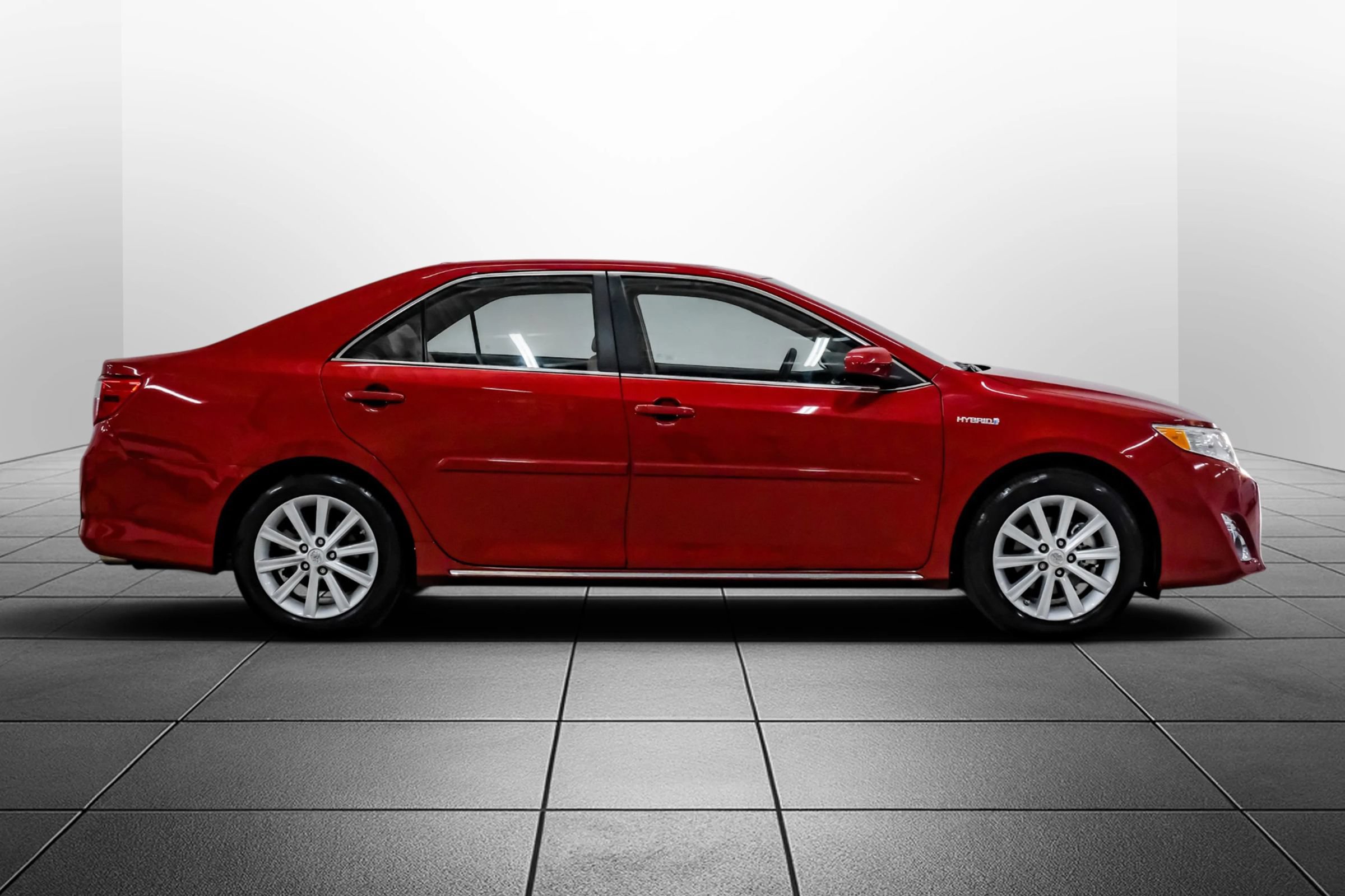 Used 2013 Toyota Camry XLE w/ Leather Pkg FWD image 8
