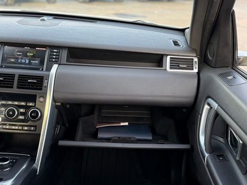 Used 2018 Land Rover Discovery Sport SE image 27