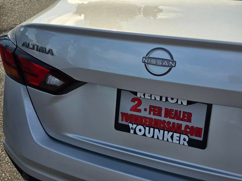 Used 2024 Nissan Altima 2.5 SV FWD image 13