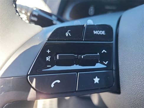 Certified 2025 Hyundai Elantra Sport image 28