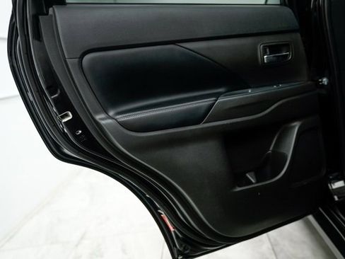 Used 2019 Mitsubishi Outlander SEL image 30