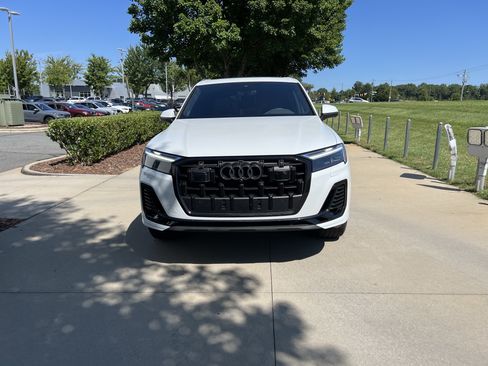 Used 2025 Audi Q7 3.0T Premium Plus AWD/4WD image 3
