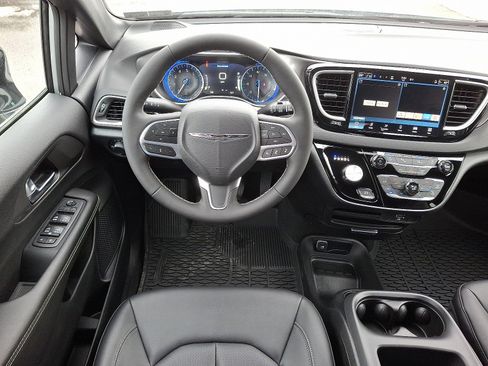 New 2026 Chrysler Voyager LX image 10