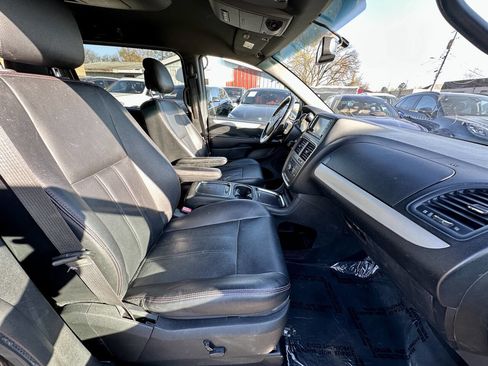 Used 2017 Dodge Grand Caravan GT image 18